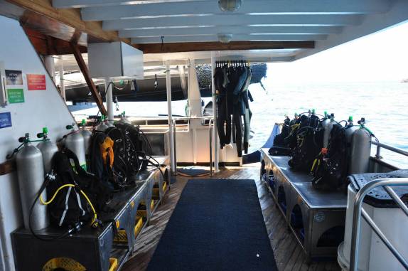 O deck de mergulho do nosso barco (Isla Isabel, em Galápagos)